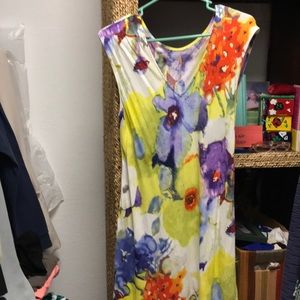 Sleeveless V-neck light bright dress